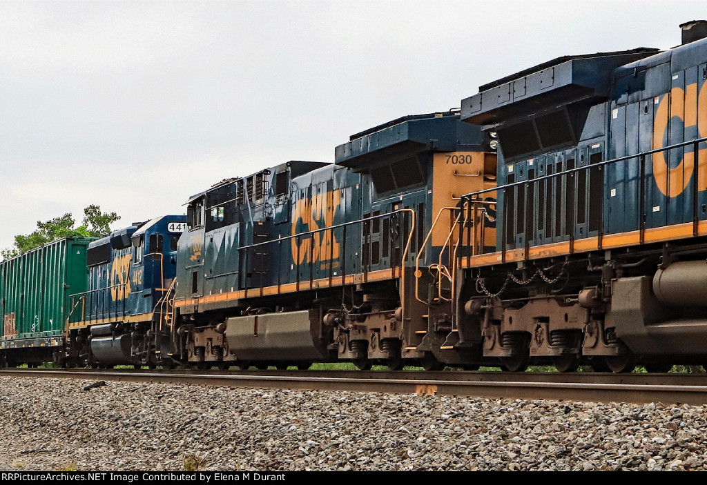CSX 7030 on M-301